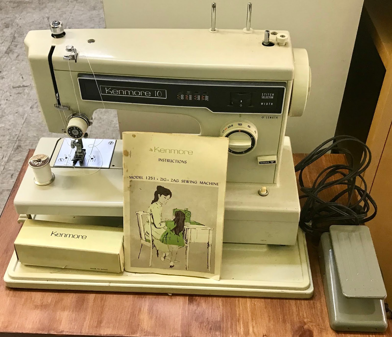 Uhuru Furniture & Collectibles 471733 Kenmore 10 Model 1251 Sewing