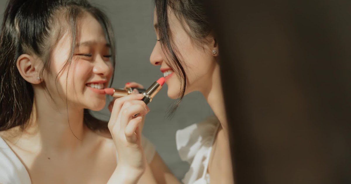 Hot girl… Jun Vũ vs Linh Ka…