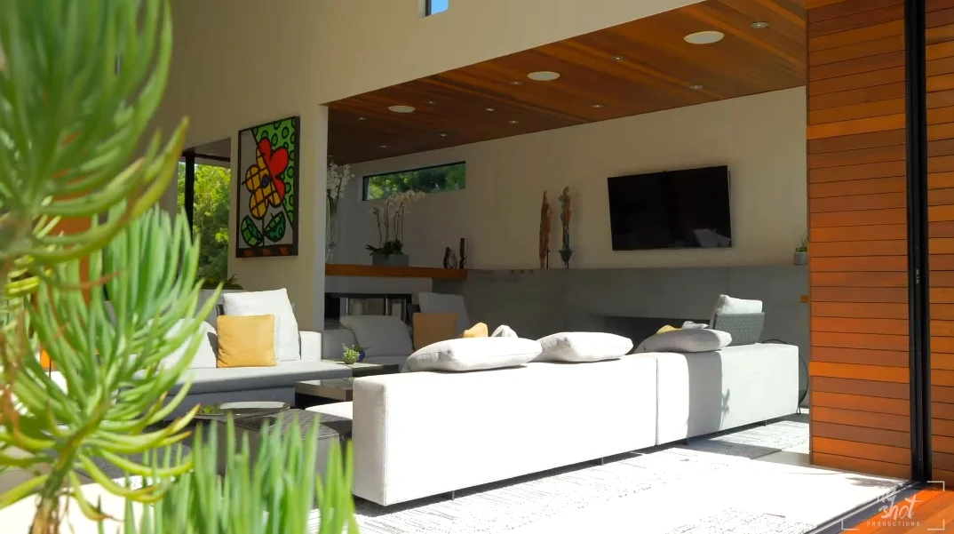 28 Interior Photos vs. 1060 Woodland Dr, Beverly Hills, CA Ultra Luxury Contemporary House Tour