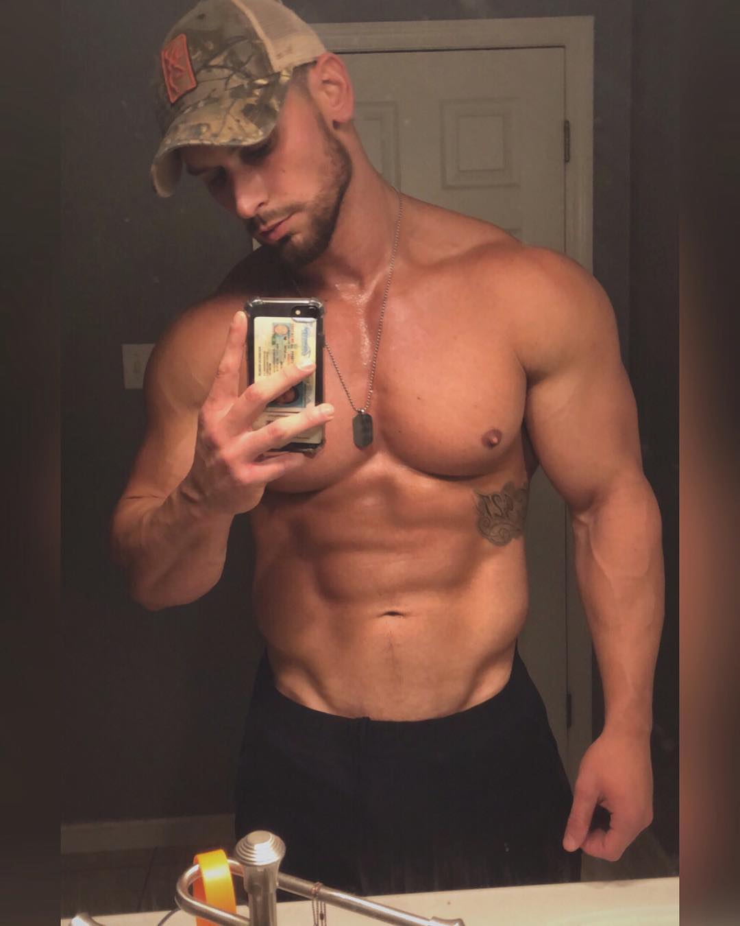 sexy-shirtless-muscular-hunks-strong-straight-country-men-alpha-selfie