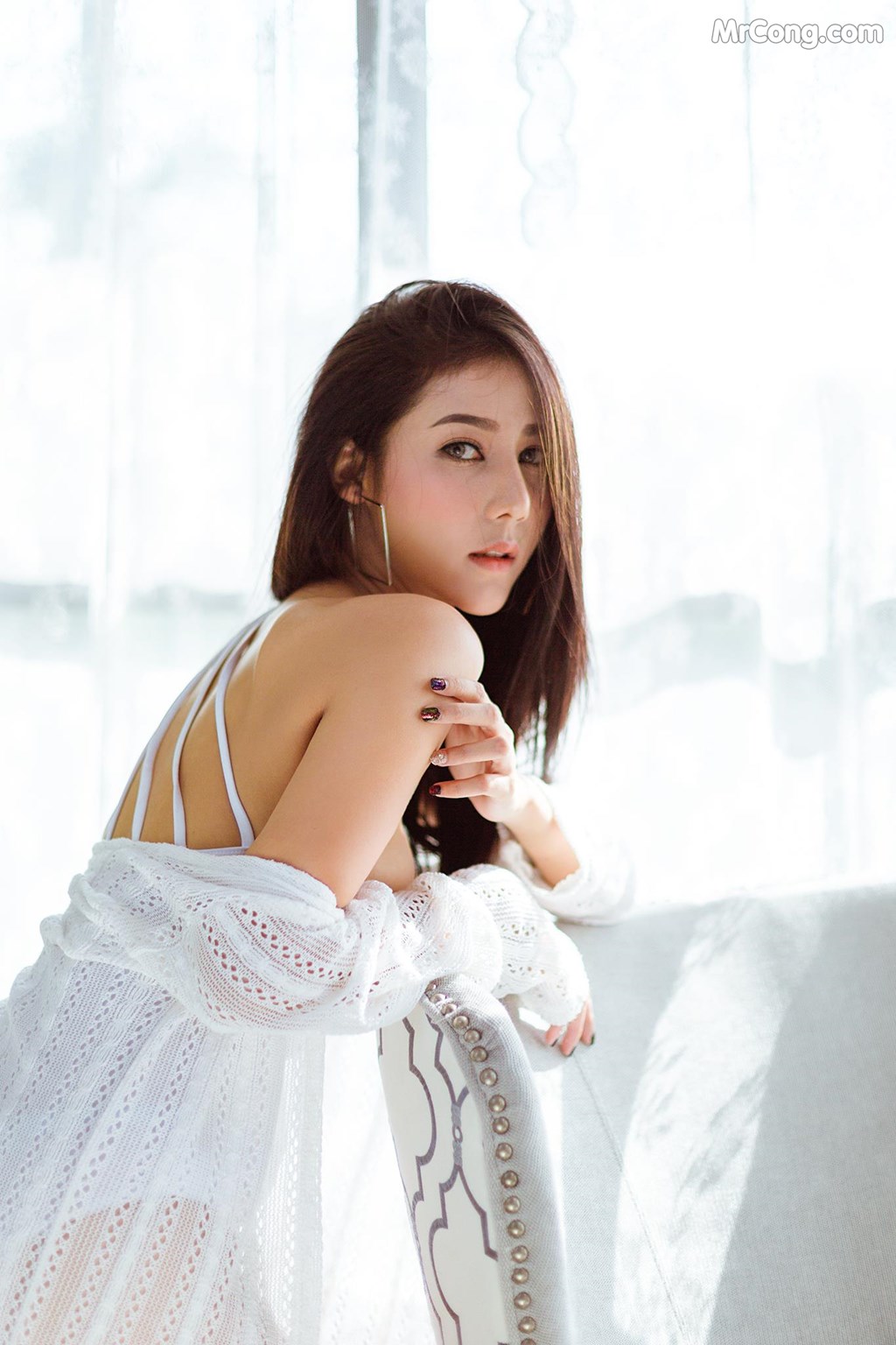 Beautiful Thunyawan Visespheat poses sexy with two white and black outfits (19 photos)