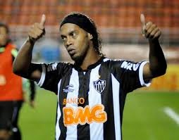 Ronaldinho en el punto de mira del Málaga