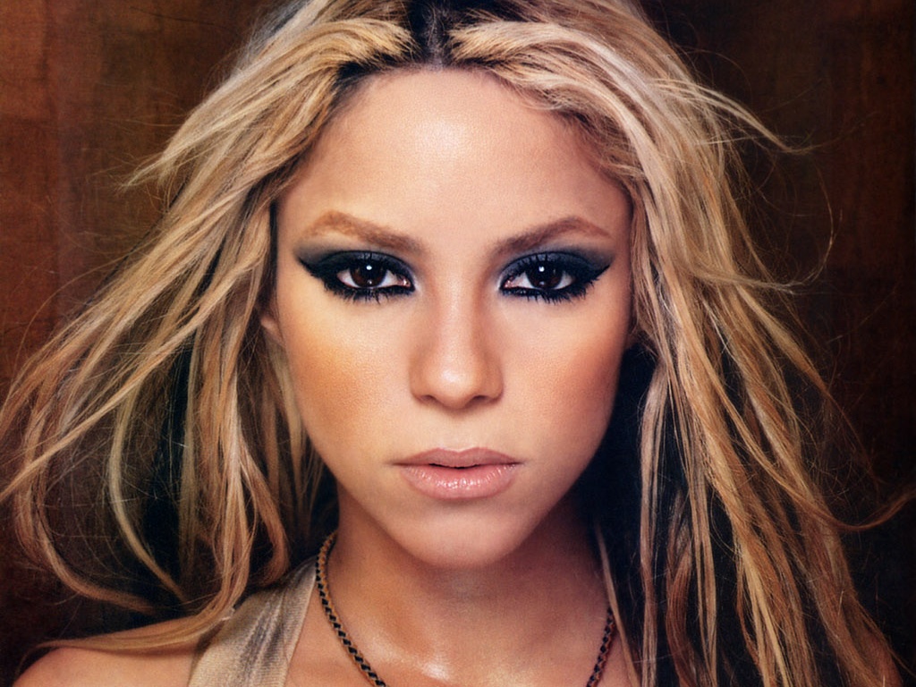 http://1.bp.blogspot.com/-0bYIPd02XQ8/TibsNQuID8I/AAAAAAAAAeE/jMCTeyDEcmY/s1600/Shakira+Gypsy+Image1.jpg