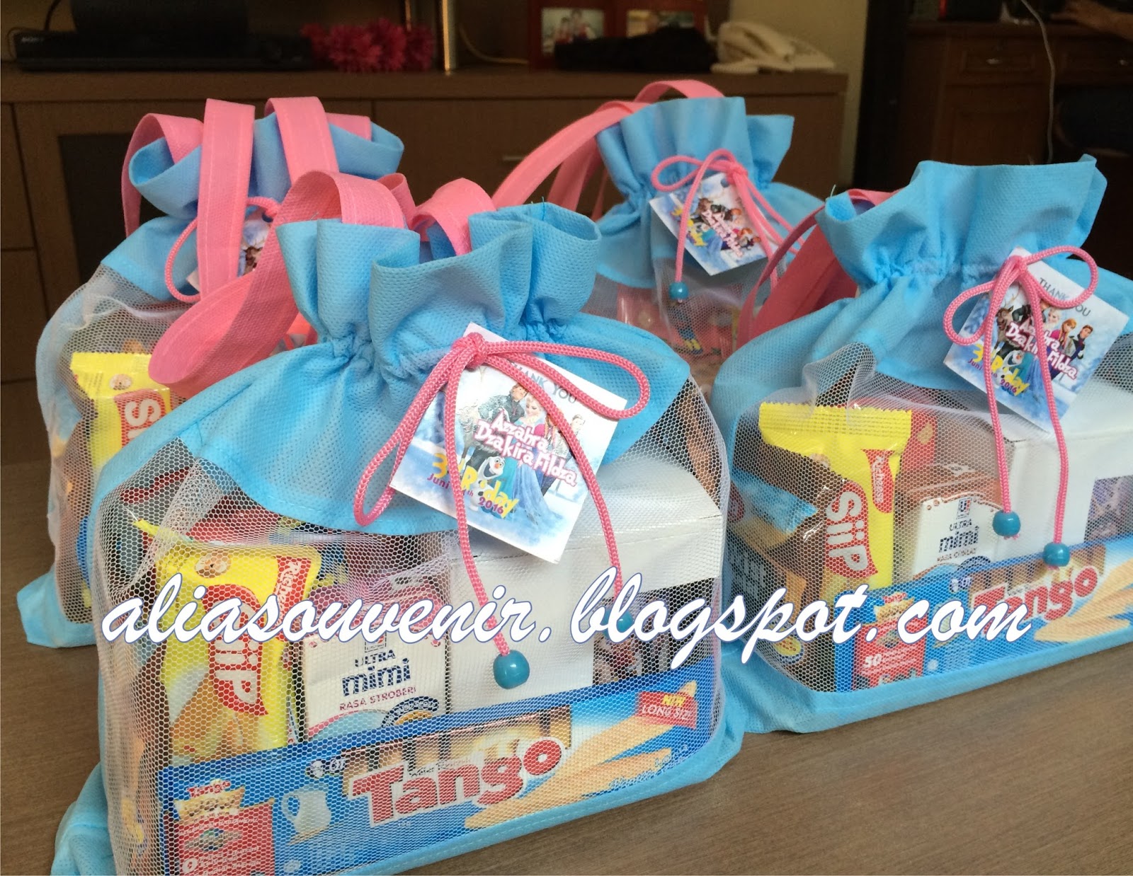 Goody Bag Ulang Tahun Berisi Mug Sablon Full Colour dan Snack