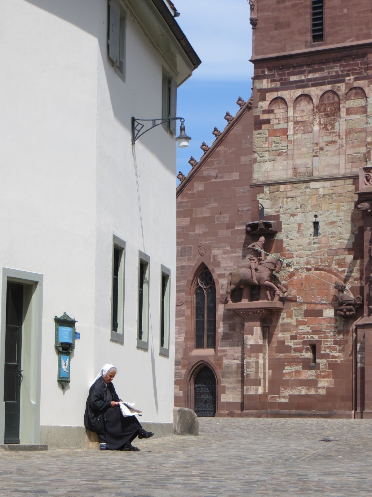 Hausfrau Hanna Basel Ein Wort mit zwei Bedeutungen