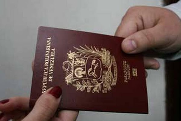 Pasaportes a partir del próximo lunes costarán Bs. S 7.200 y en noviembre 2 petros Pasaportes a partir del próximo lunes costarán Bs. S 7.200 y en noviembre 2 petros