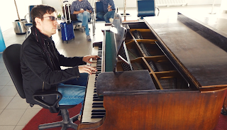 Jan Michal Szulew playing the 'Gabrielle's Theme' from Airwolf, live on Grand Piano