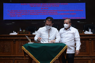 Bupati Kudus Dan Ketua DPRD Kudus Tandatangani Persetujuan Enam Ranperda Prakarsa 1 IMG 20211208 WA0045