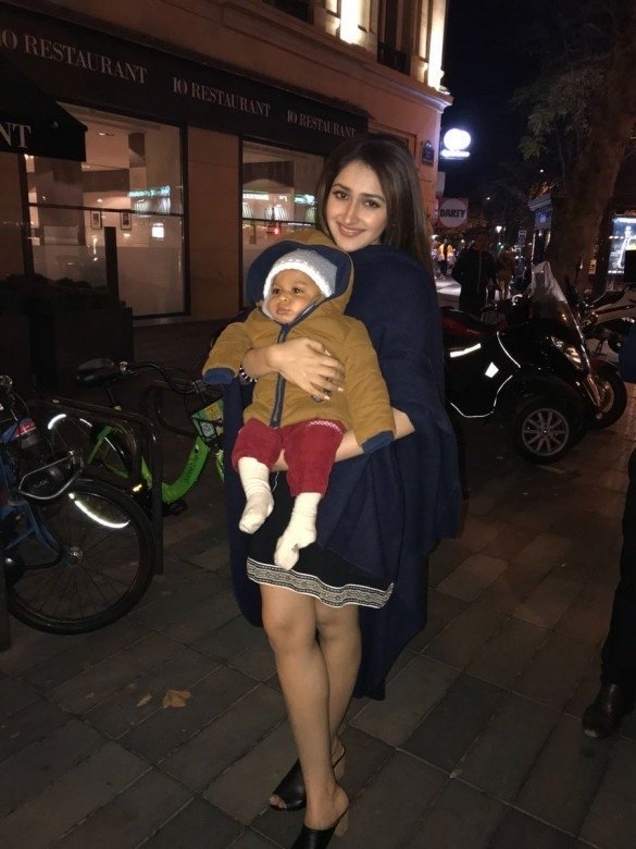 CELEBRITY PICS: Sayesha Saigal with baby