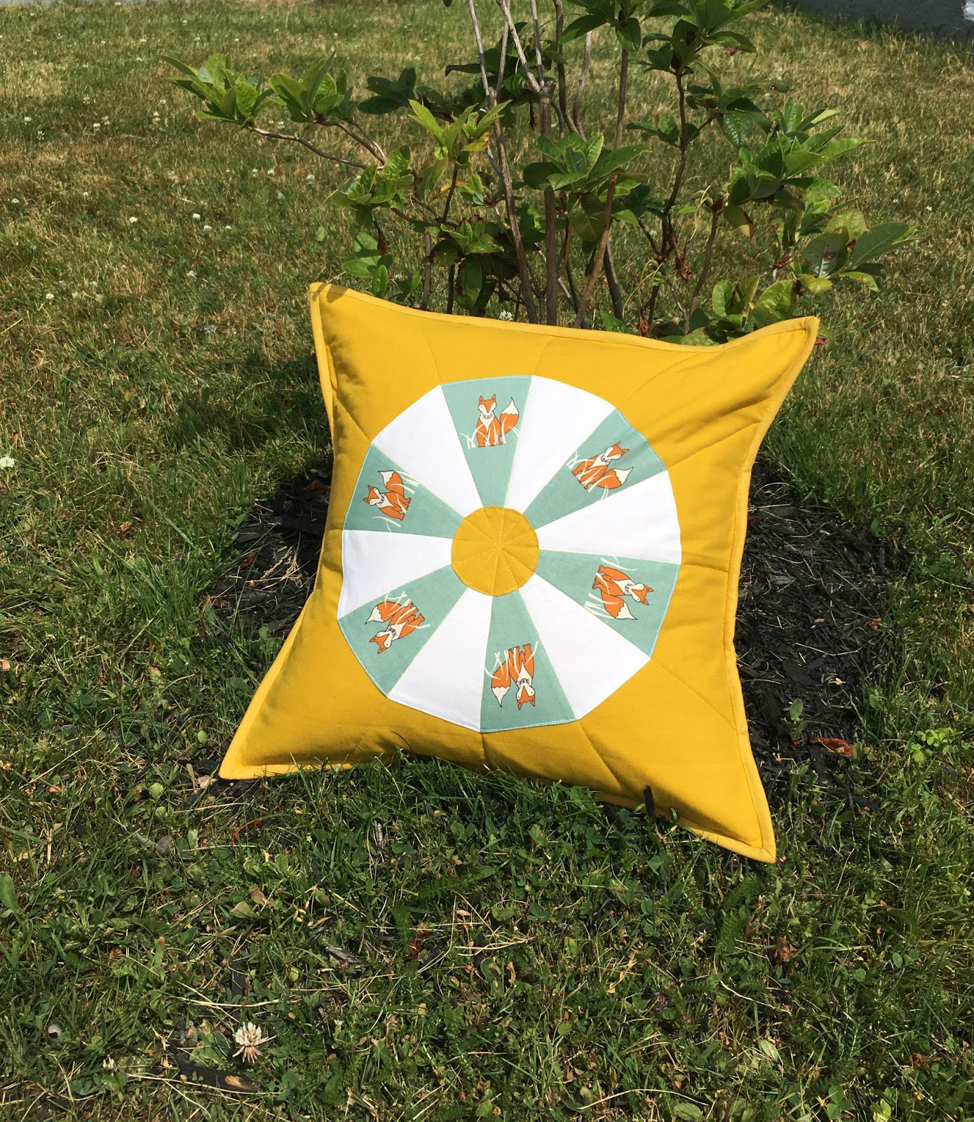 Anja Quilts TGIFF Dresden Plate Pillow