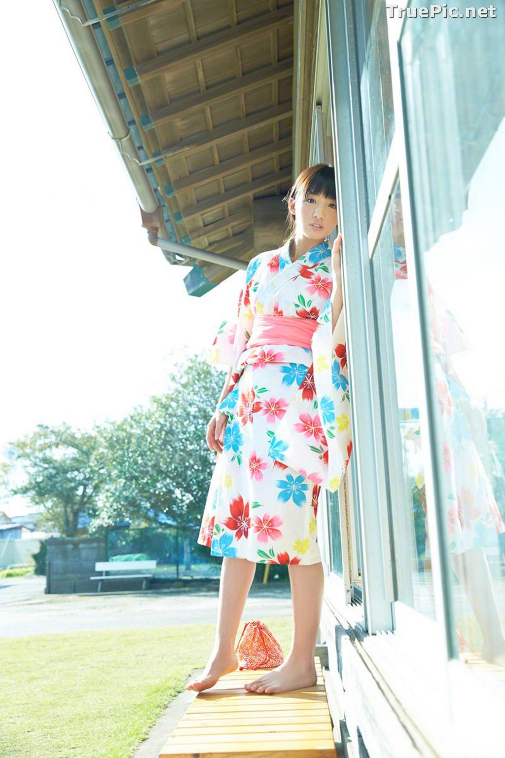 Image Wanibooks No.133 - Japanese Model and Singer - Hikari Shiina - TruePic.net - Picture-47