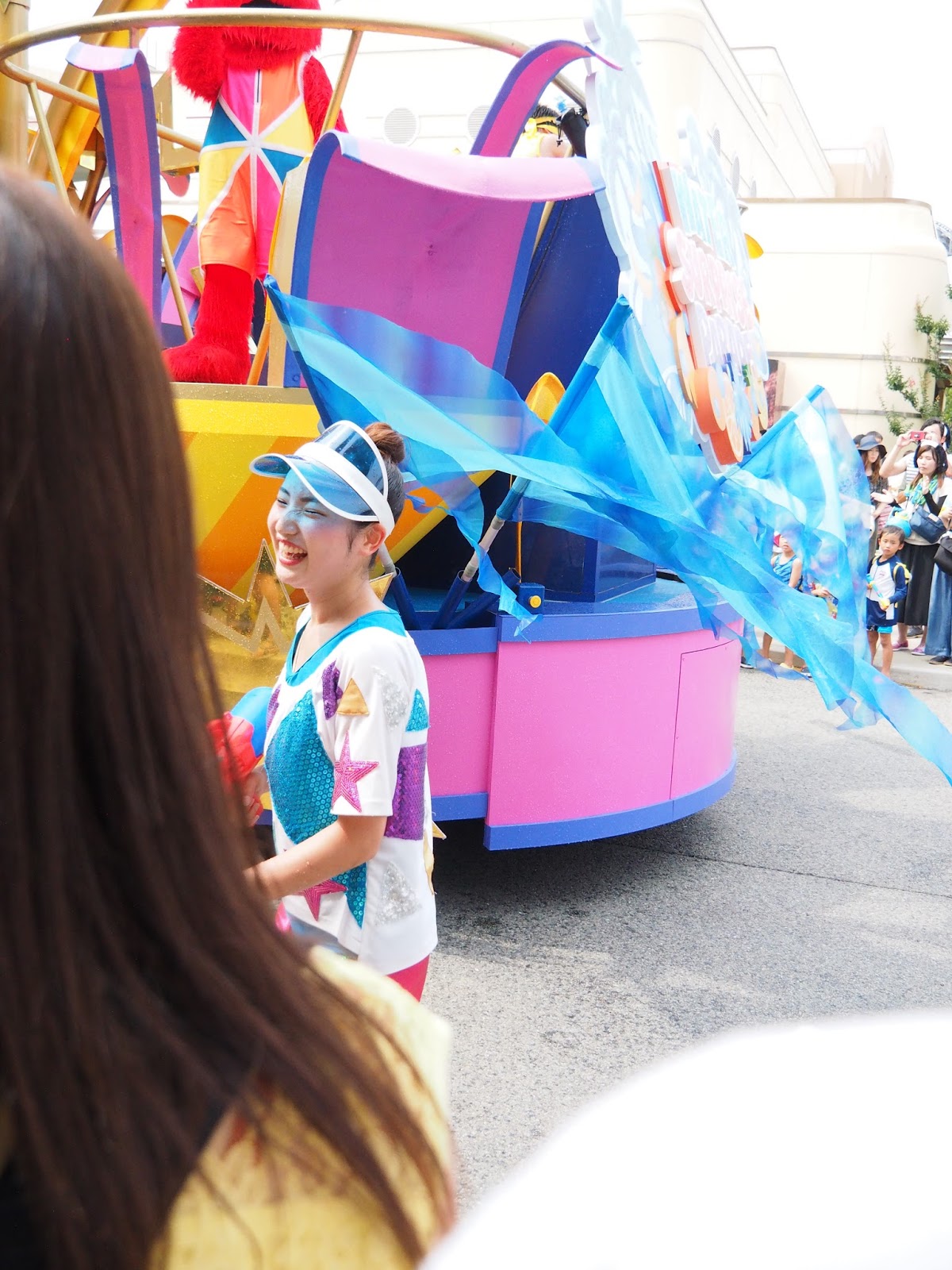 さんぽ倶楽部 ラテちゃん Usj ミニオン ウォーター サプライズ パレード スタート 第1ずぶ濡れ熱狂エリア