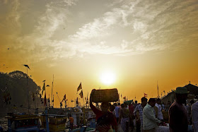 golden hour, sunrise, sassoon docks, fisherfolk, boats, flags, fish market, birds, mumbai, india