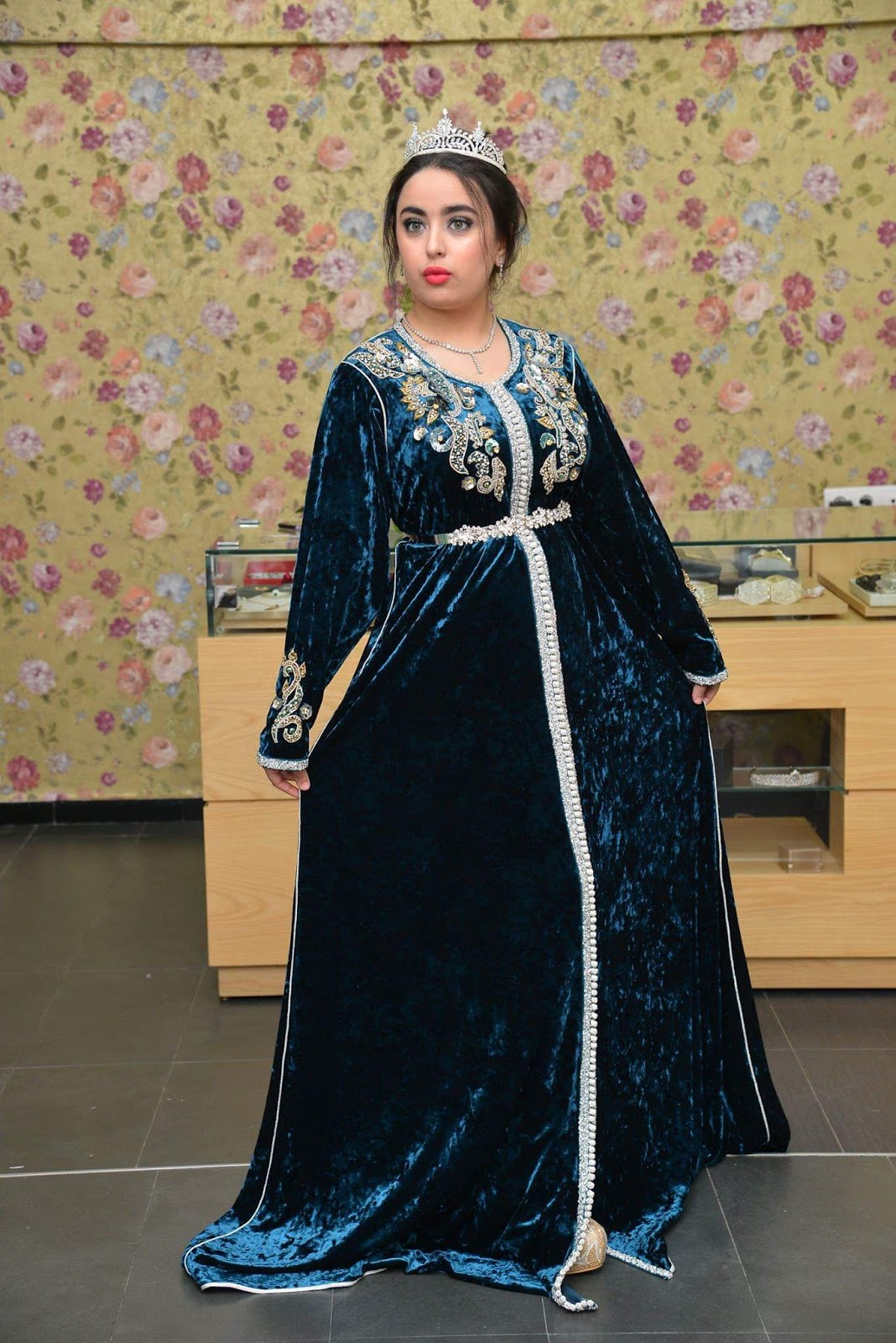 من أروع موديلات قفاطين مغربية بثوب الموبرة الراقي