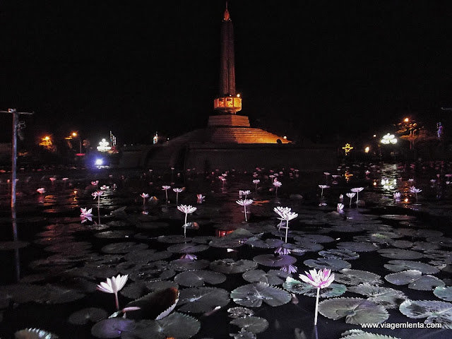 Praça em frente à prefeitura de Malang