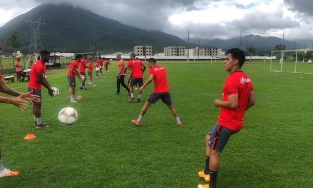 Com retornos de Van e Alisson Farias, Vitória realiza primeiro treino de olho no Avaí