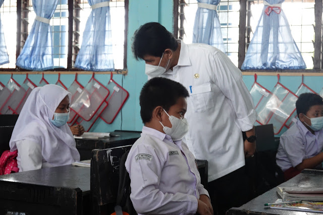 Pastikan Pelaksanaan PTM Menerapkan Prokes, Staf Ahli Gubsu bersama Tim Satgas Covid-19 Tebingtinggi Tinjau Beberapa Sekolah Pastikan Pelaksanaan PTM Menerapkan Prokes, Staf Ahli Gubsu bersama Tim Satgas Covid-19 Tebingtinggi Tinjau Beberapa Sekolah