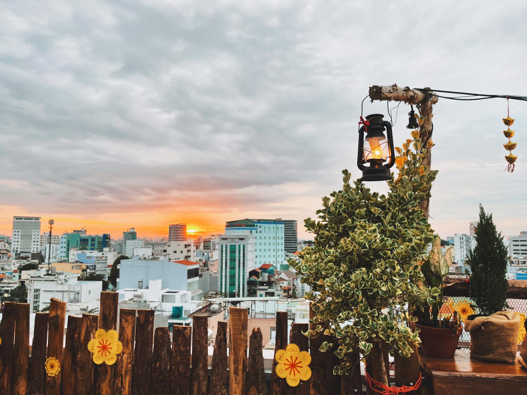 Ráng Chiều Rooftop Quận Phú Nhuận