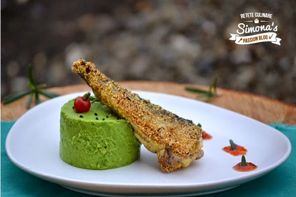 Macrou in cursta de pesmet si piure de mazare