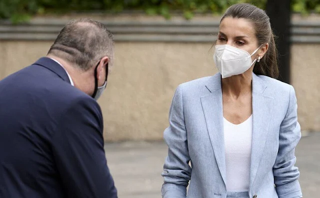 Queen Letizia wore a new blue linen suit (Blazer and trousers) from Adolfo Dominguez - 2020 Spring Summer collection