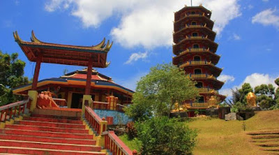 Keindahan Pagoda Ekayana di kompleks Vihara Buddhayana Tomohon - Sulawesi Utara