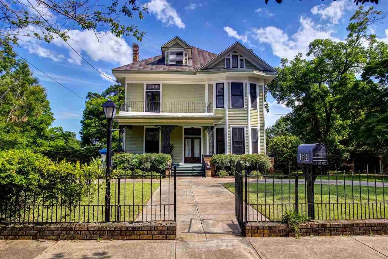 Sweet House Dreams 1904 Victorian in Pensacola, Florida