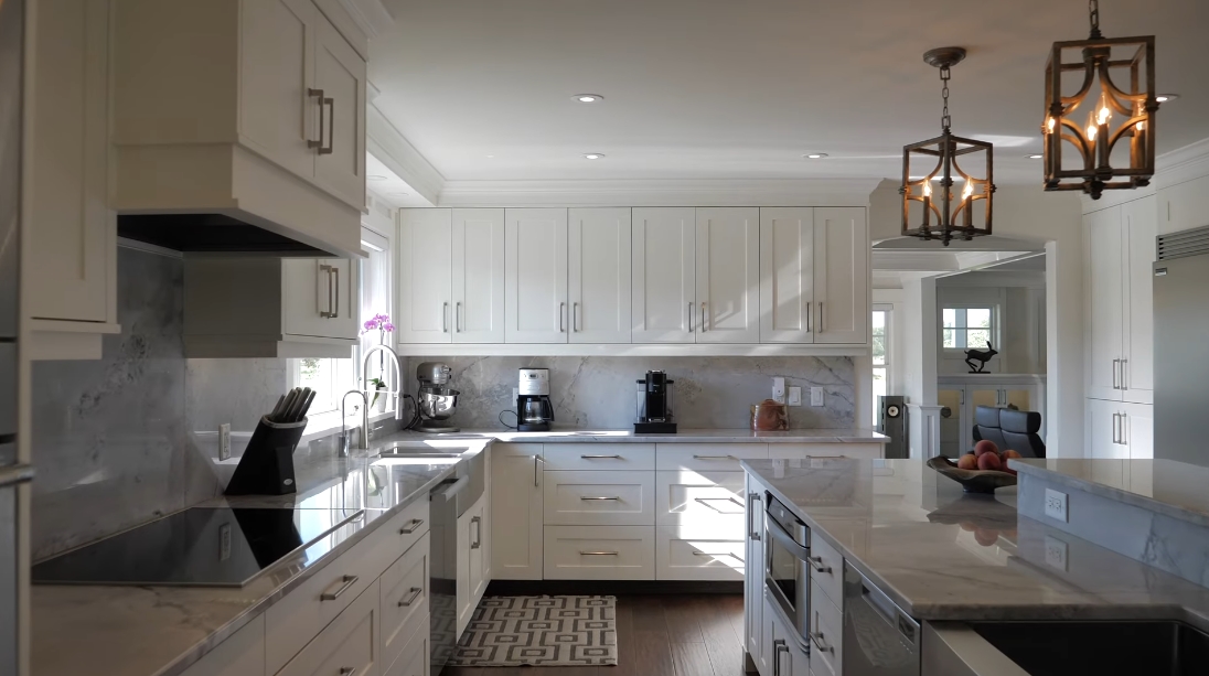 15 Photos vs. Cordova Bay, Victoria BC Luxury Equestrian Home Interior Design Tour