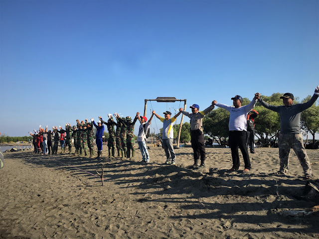 Menghadap Laut 2.0: Bersihkan Pantai Bungin Bekasi Menghadap Laut 2.0: Bersihkan Pantai Bungin Bekasi