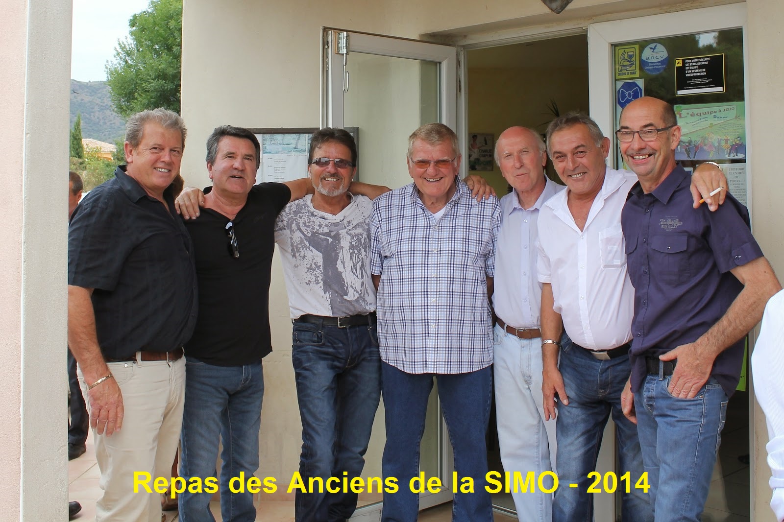 Un groupe d'anciens de la Maintenance SIMO