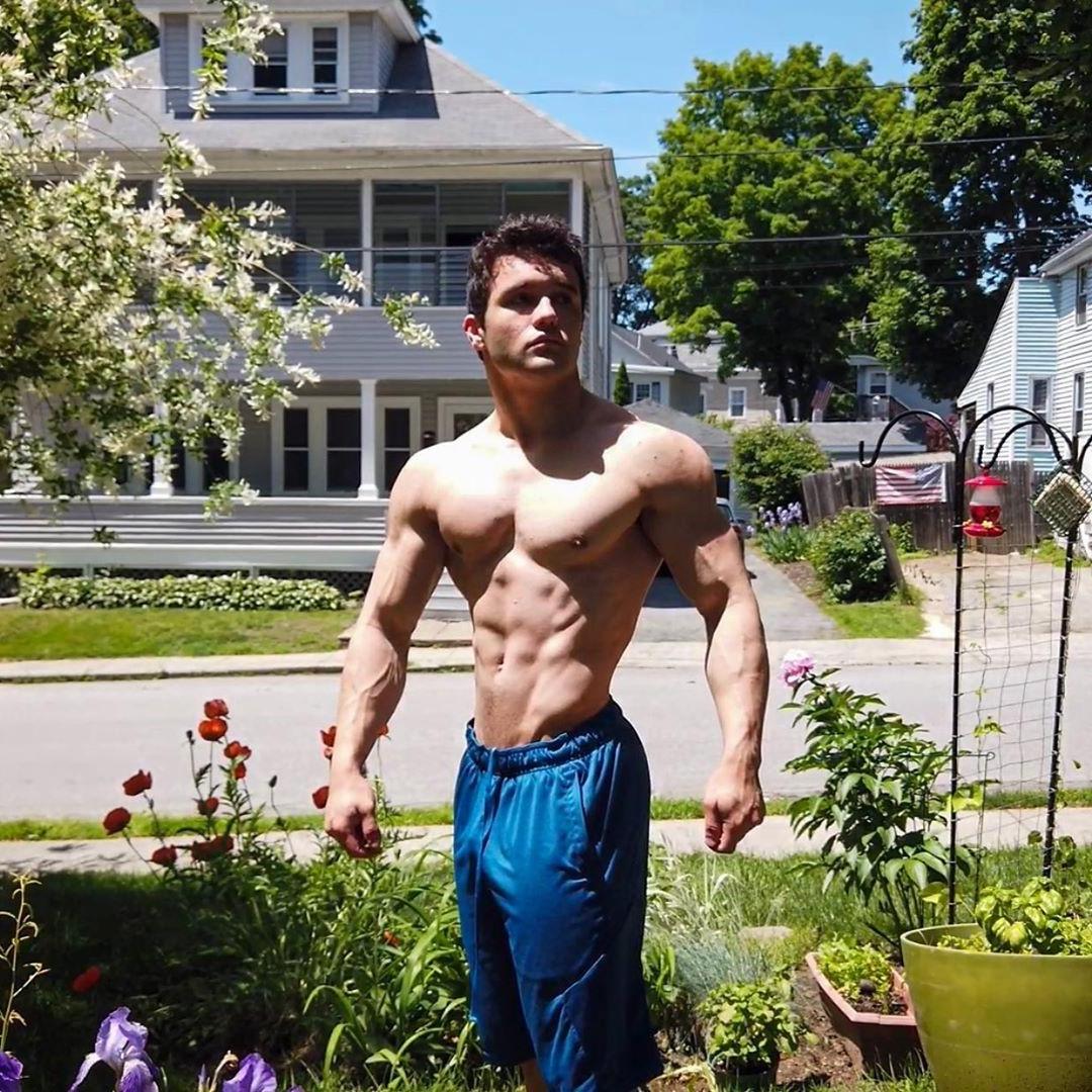 shirtless-sexy-muscular-college-jock-neighbor