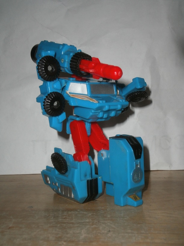 Ozner el Inclasificable KO Review Knockout (Transformers Armada)