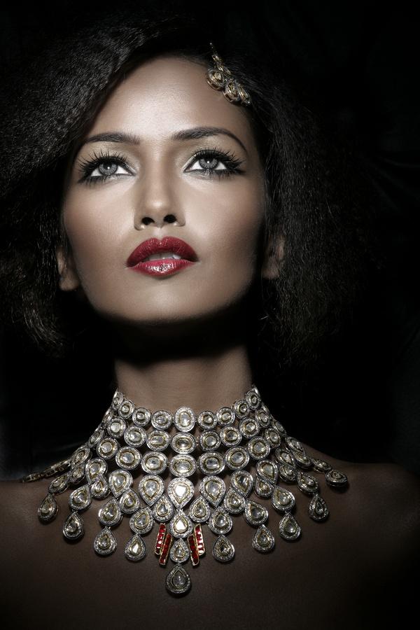 Get Images Girls with Beautiful Diamond Jewelry