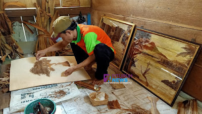 Unik, Pelepah Pohon Pisang Disulap Jadi Aneka Lukisan