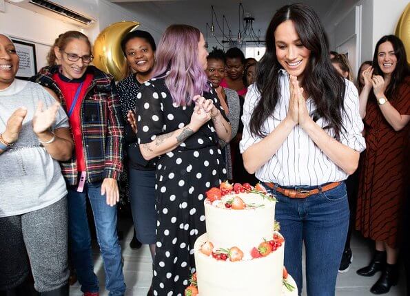  HARRY MEGHAN Y BABY SUSSEX  (2) - SUS NUEVAS VIDAS TRAS RENUNCIAR A LA FAMILIA REAL - Página 23 Meghan-Markle-in-Adina-Reyter-diamond-earrings-6