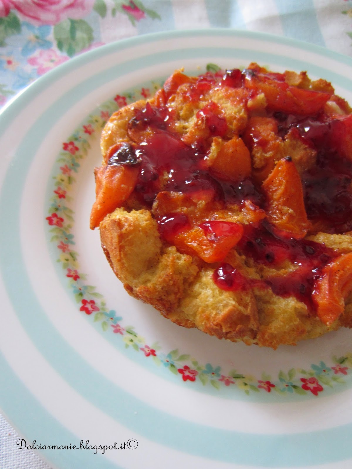 pudding di pane al latte di mandorle con albicocche, confettura di ribes ed esultare in silenzio......