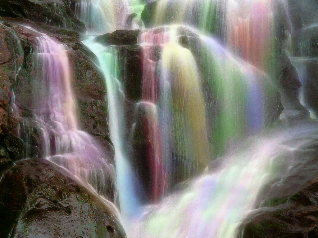 http://1.bp.blogspot.com/-0gKDuXbCrfE/TyLxd-olQsI/AAAAAAAAHT4/UVfKZs_Gp48/s1600/cascading_rainbow_waterfall_Wallpaper_ok71z.jpg