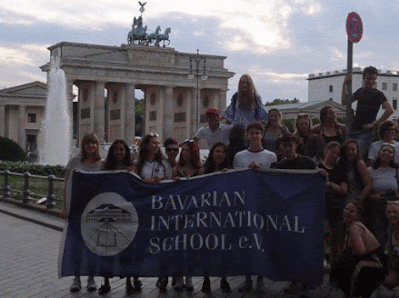 Bavarian International School 2018 class trip and Provisional President Friedrich Ebert saluting returning troops from the war exactly a century earlier