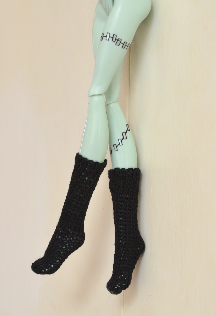 Knitting Novice Monster High Knee Highs