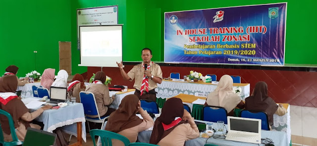 MACAMMACAM MODEL ATAU POLA EDP DALAM STEM ZUHRI INDONESIA