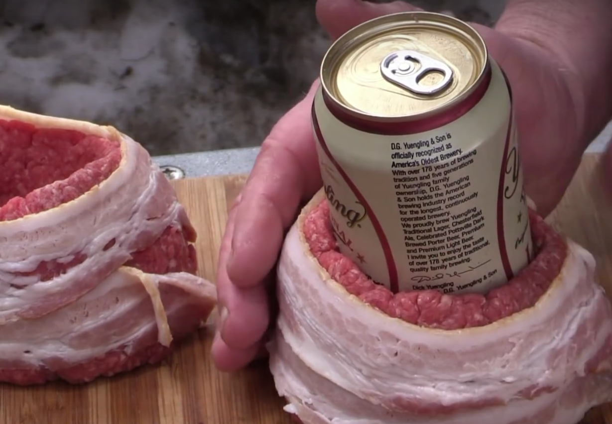 Der Beer Can Bacon Burger Eine Videoanleitung zum Nachgrillen von den