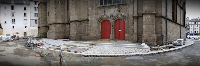 La rénovation de la place-parvis de l'Église Saint-Germain en Juin 2019 - Photo Erwan Corre