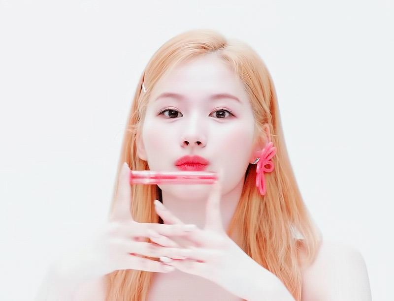 앳스타일 비하인드 트와이스 사나