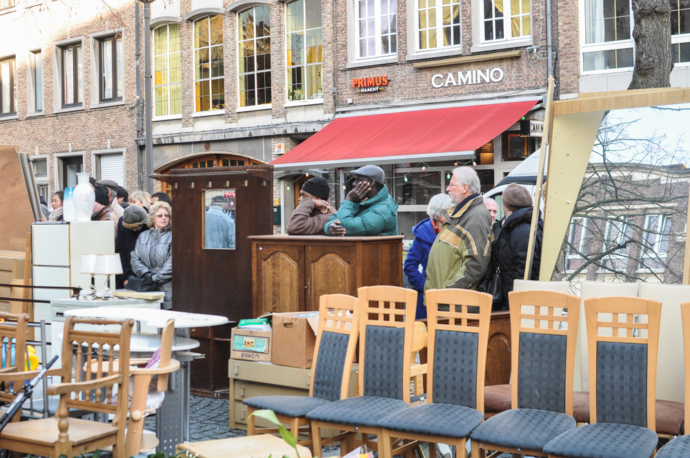 The Friday kitsch and antiques market in Antwerp