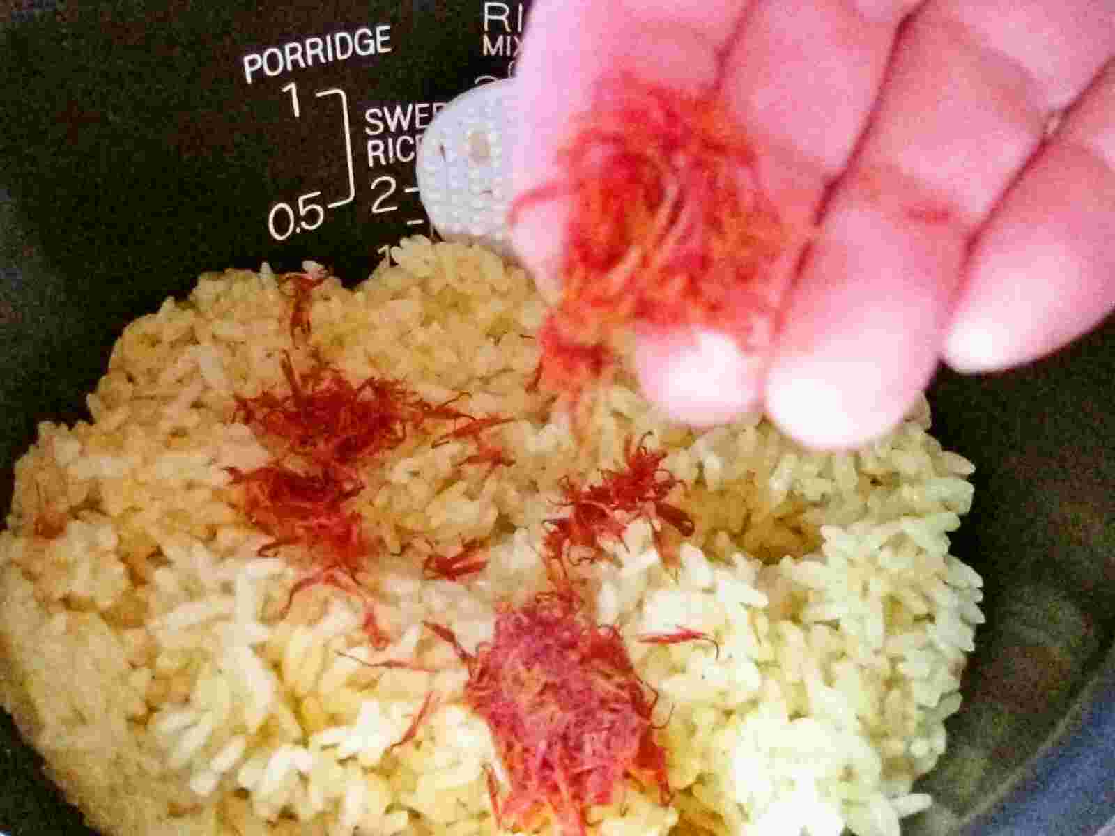 Recipes for Tom Benibana gohan / steamed rice with safflower petals