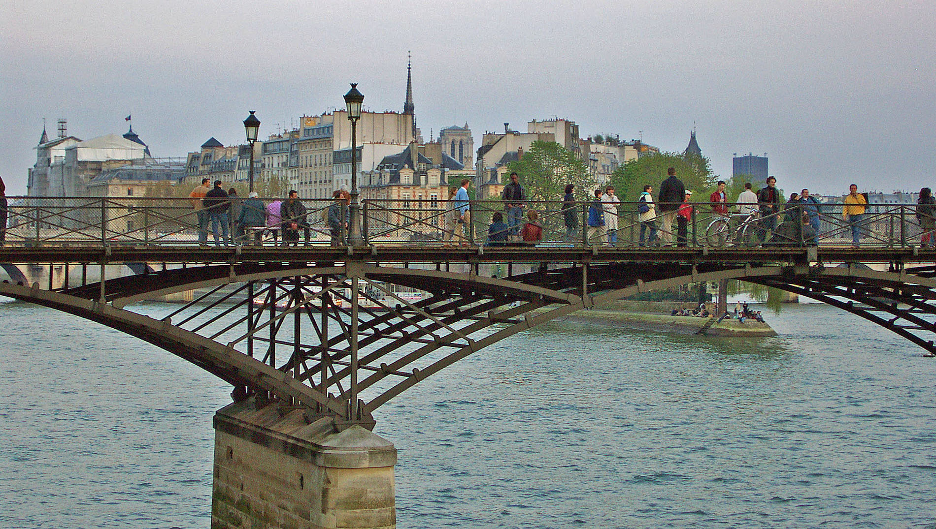 Living the life in Saint-Aignan: Si par hasard, sur le pont des