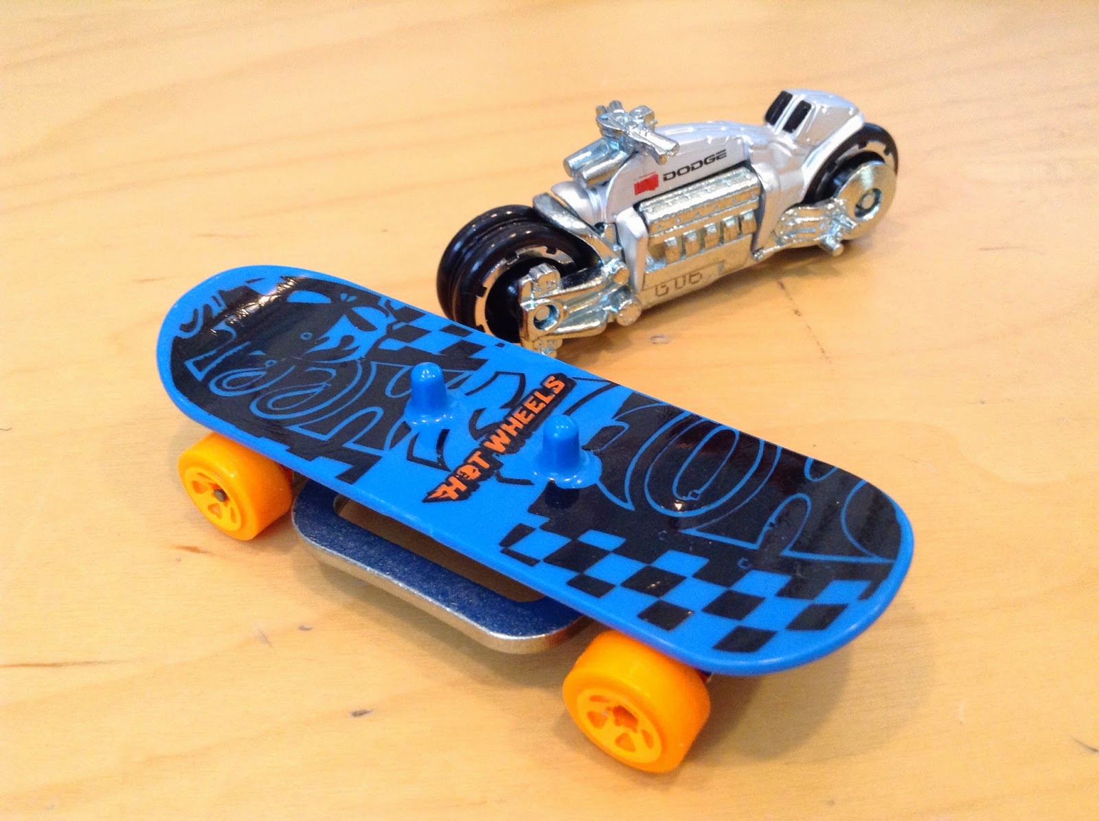 JULIAN'S HOT WHEELS BLOG Dodge Tomahawk & Skate Punk