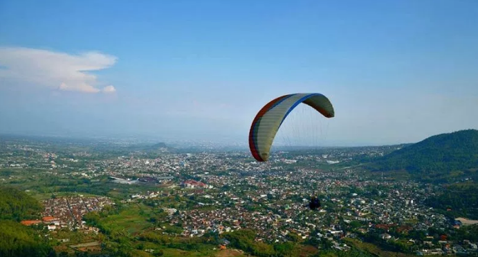 Wisata Paralayang Batu | KeMalangAja.Com