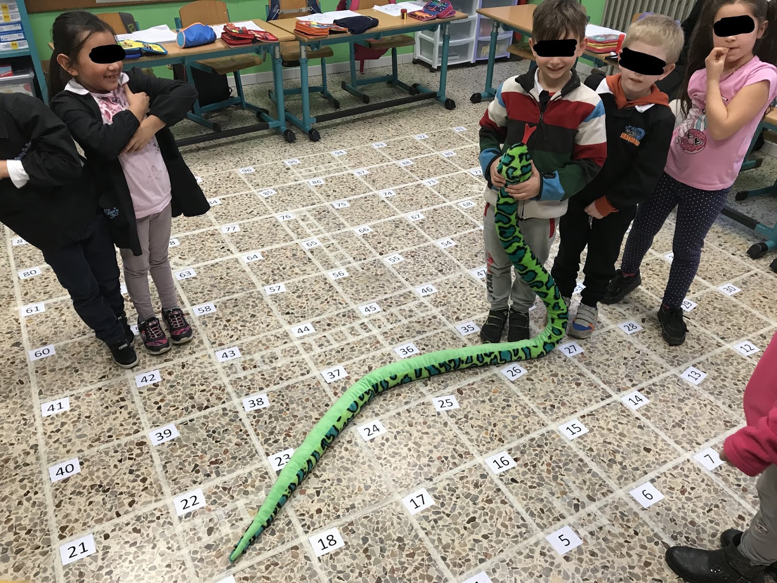Gioco da tavolo di scale e serpenti - Giochi per bambini
