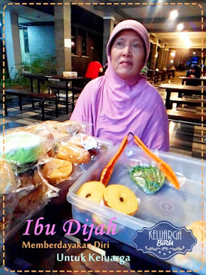 Ibu Dijah Penjual Kue di Perpus UB