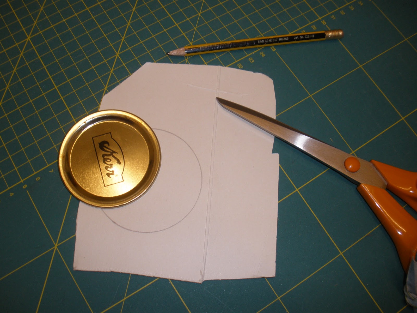 [Amy's] Crafty Shenanigans Jam jar pin cushion tutorial